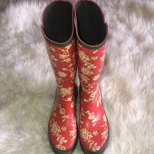 Woman’s Rain But & Briddle boots